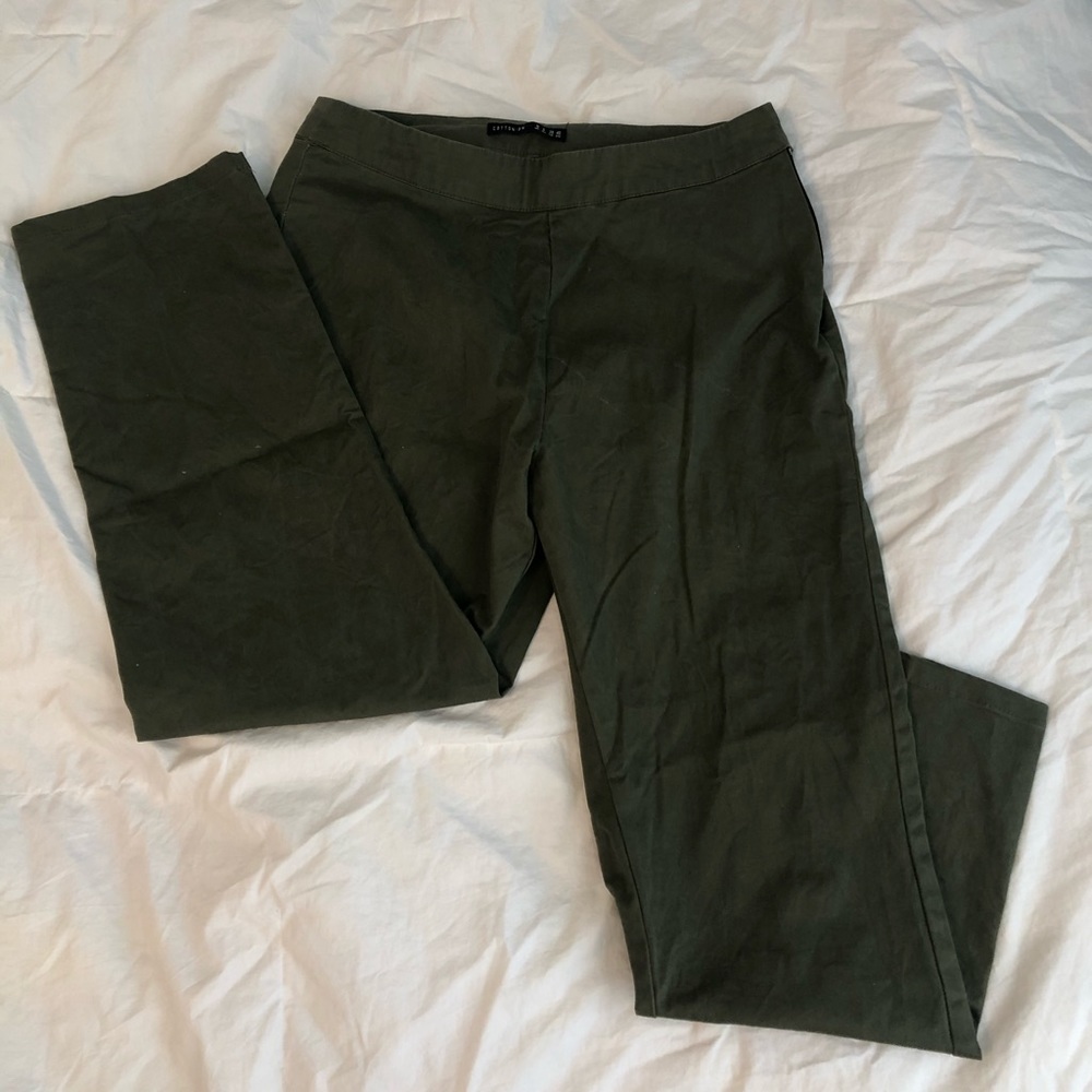 green pants